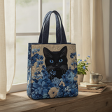 Borsa a Spalla Hydrangea Muse di Mezzanotte — Usa a imagem de referência da mala como base principal. Mantém a mala igual ao original: mesmo formato, cores, padrão, alças, costuras, textura e proporçõ